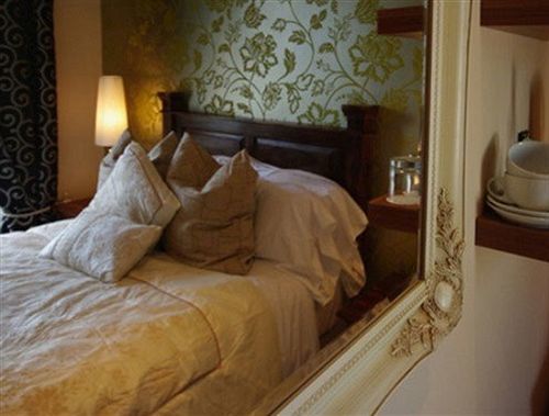 فندق The Warwick Arms Chew Magna المظهر الخارجي الصورة