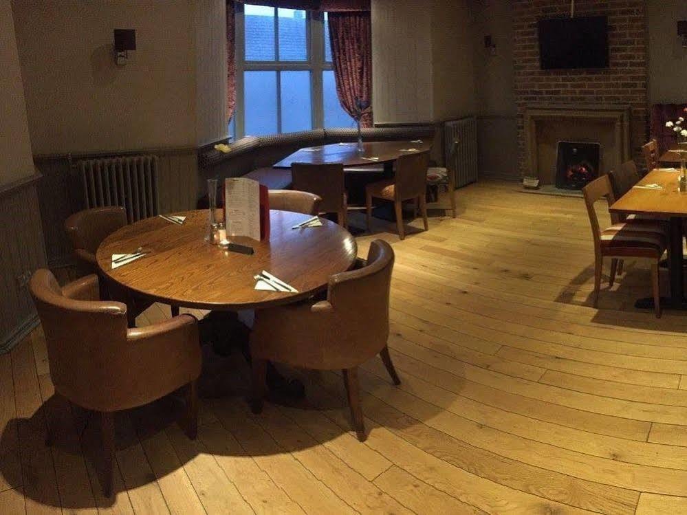 فندق The Warwick Arms Chew Magna المظهر الخارجي الصورة